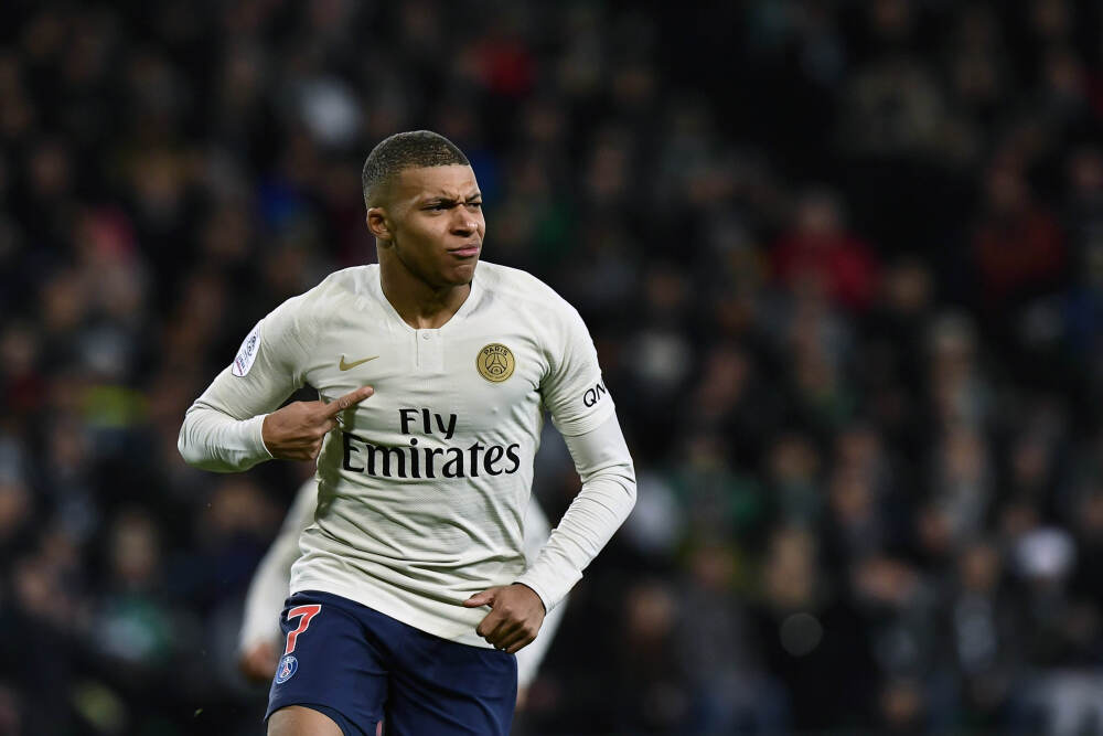 中超关键战启用外籍裁判，鲁沪对决悬念升级